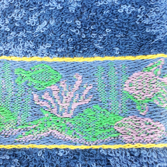 (1) Santens Fish Embroidered Blue Bathroom Hand Fingertip Face Decorative Towel - Picture 2 of 6